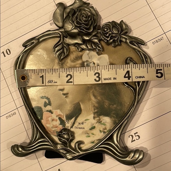 HEART SHAPED SILVER TONE PICTURE FRAME 4x4 - Picture 4 of 4